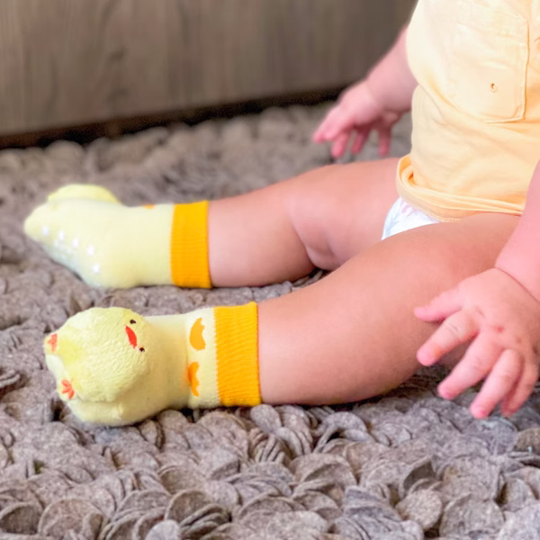 Baby Chic Boogie Toes Rattle Socks - Image 2