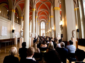 Im Standesamt Rotes Rathaus (Säulensaal) heiraten l Hochzeit in Berlin