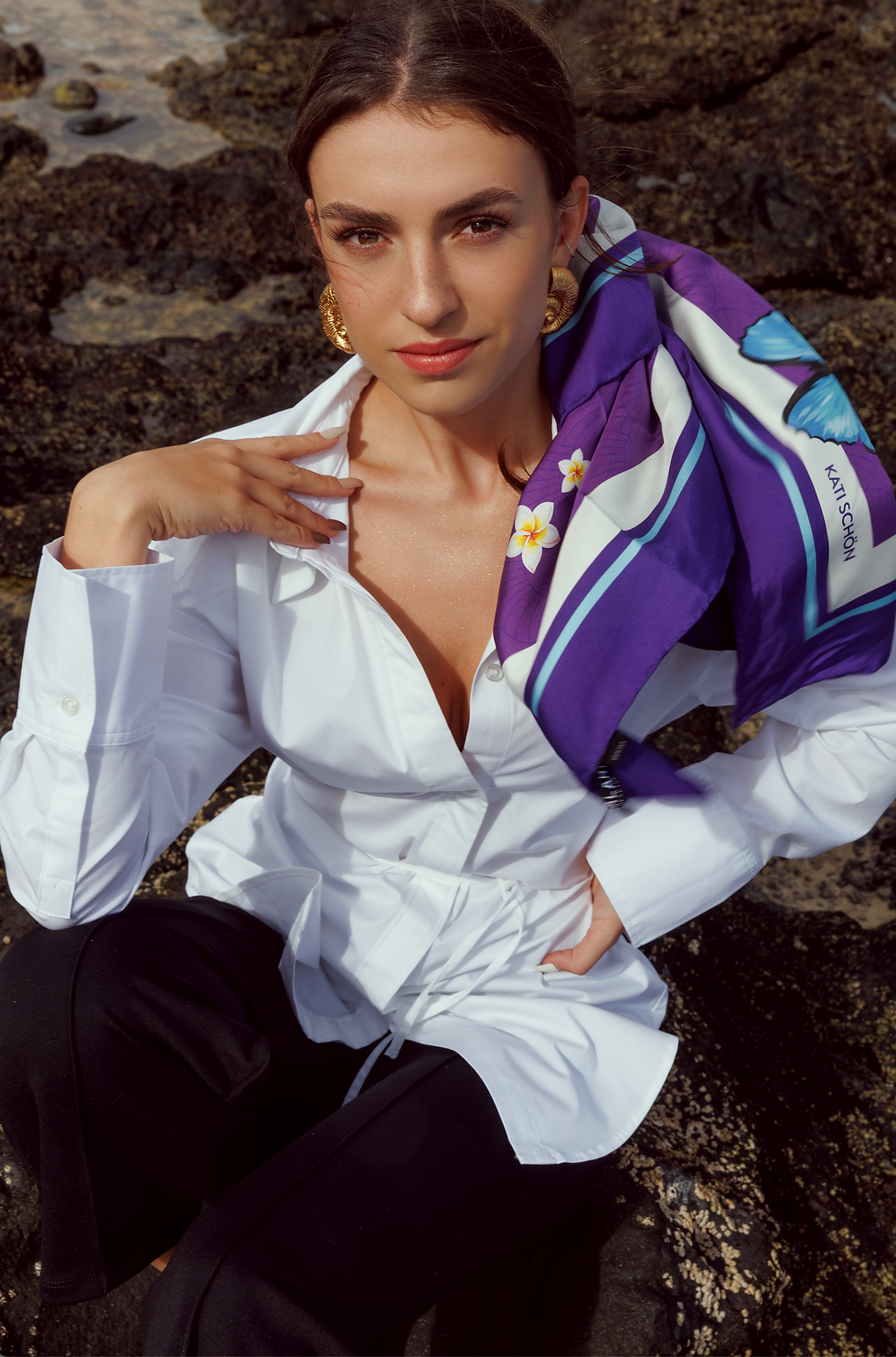 Teilnehmerinnen von Modelcamp posieren für ein Fashion-Shooting am Strand von Mallorca