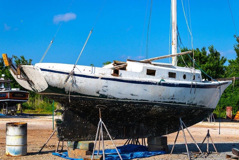 5 Conseils Pour L Entretien D Un Bateau Carenage Bois Accastillage Pont