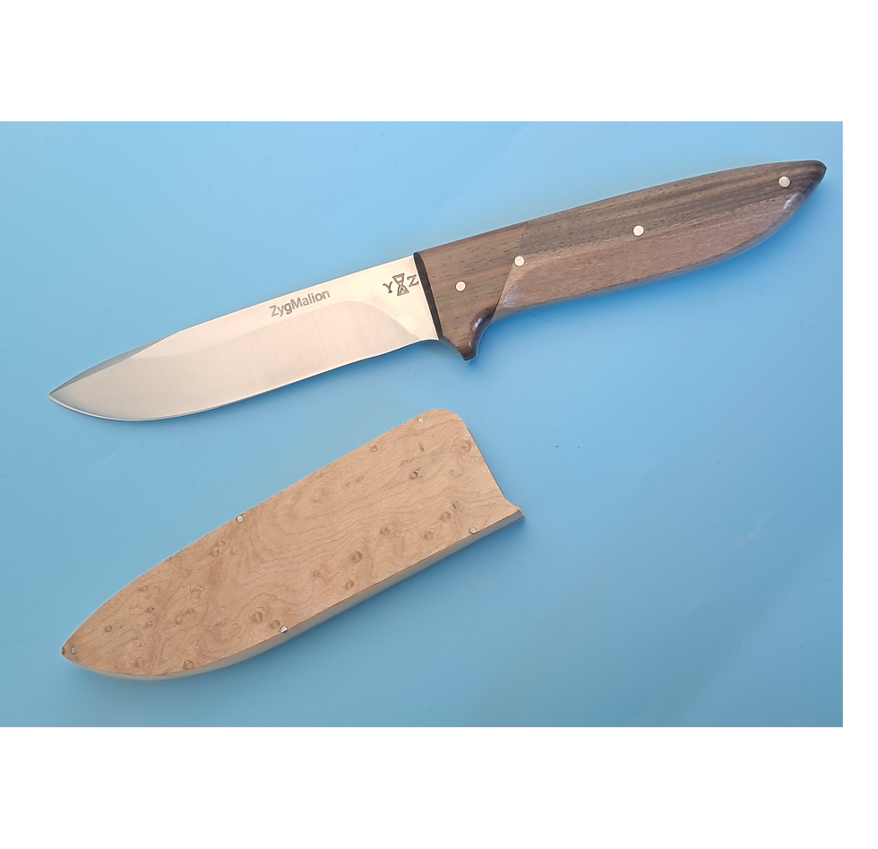 couteau de chasse avec fourreau