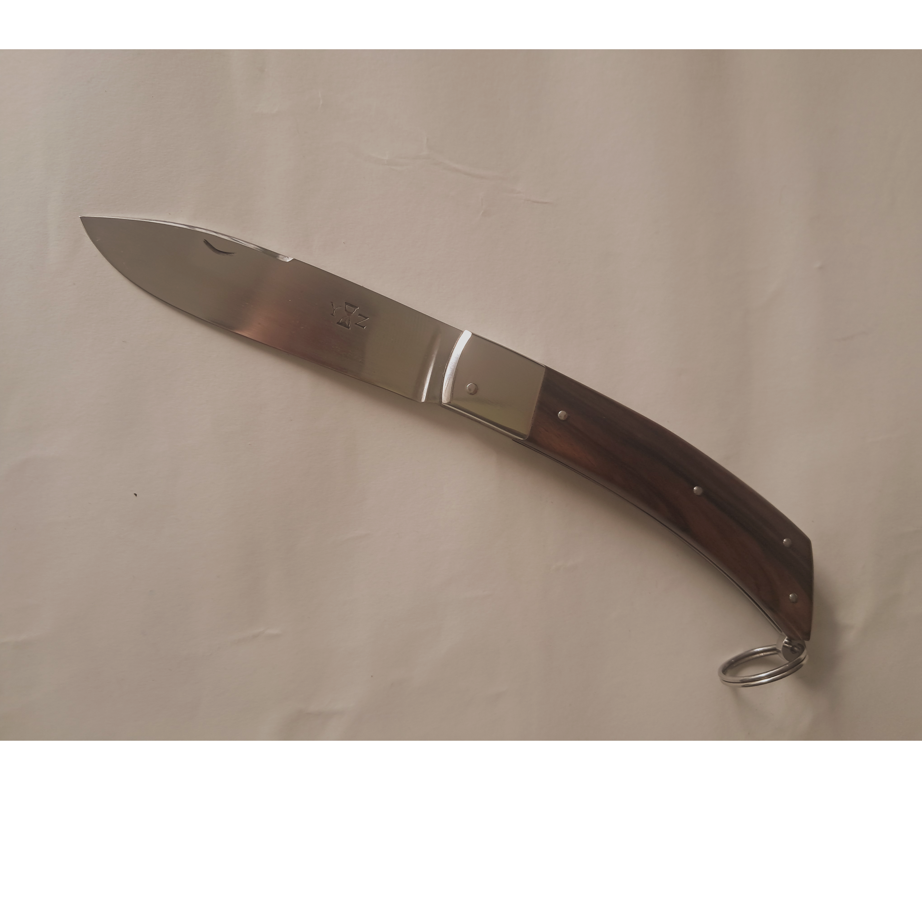 Couteau pliant à cran d'arrêt format chasse manche en ébène macassar