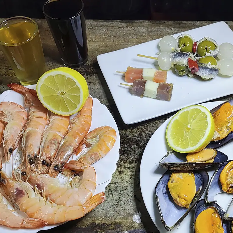 Degustación de tapas durante el Málaga Tapas Tour por el centro histórico de la ciudad de MálagaTurismo.es