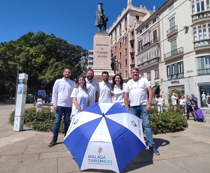 Punto de encuentro con el paraguas de los Málaga Tapas Tours de MálagaTurismo.es