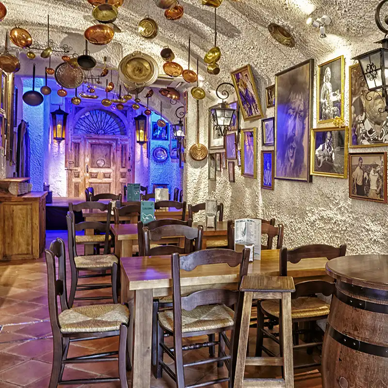 Tablao donde se desarrolla el espectáculo de flamenco del Málaga tapas tour de MálagaTurismo.es