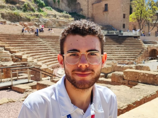 El guía turístico de Málaga Jose Manuel durante una visita guiada