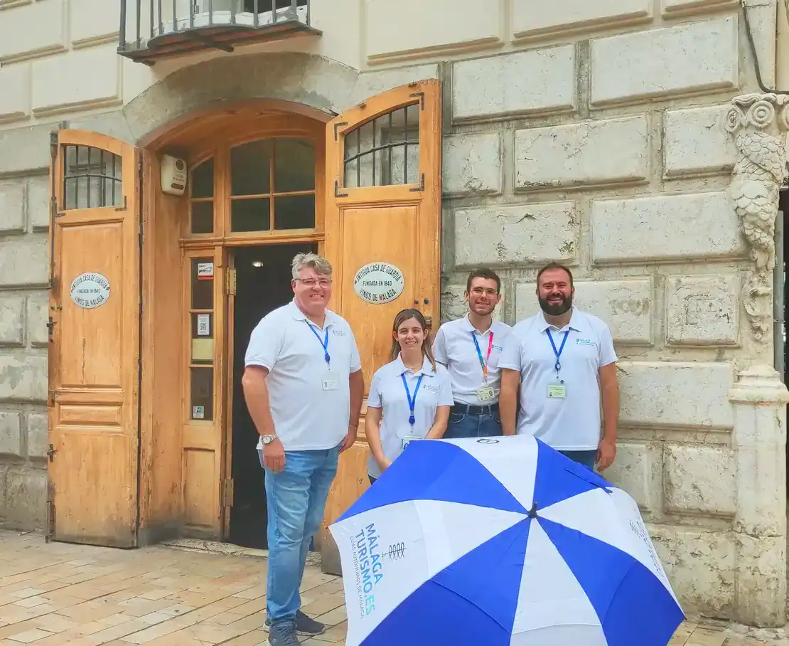Punto de encuentro con el paraguas de los Málaga Tapas Tours de MálagaTurismo.es