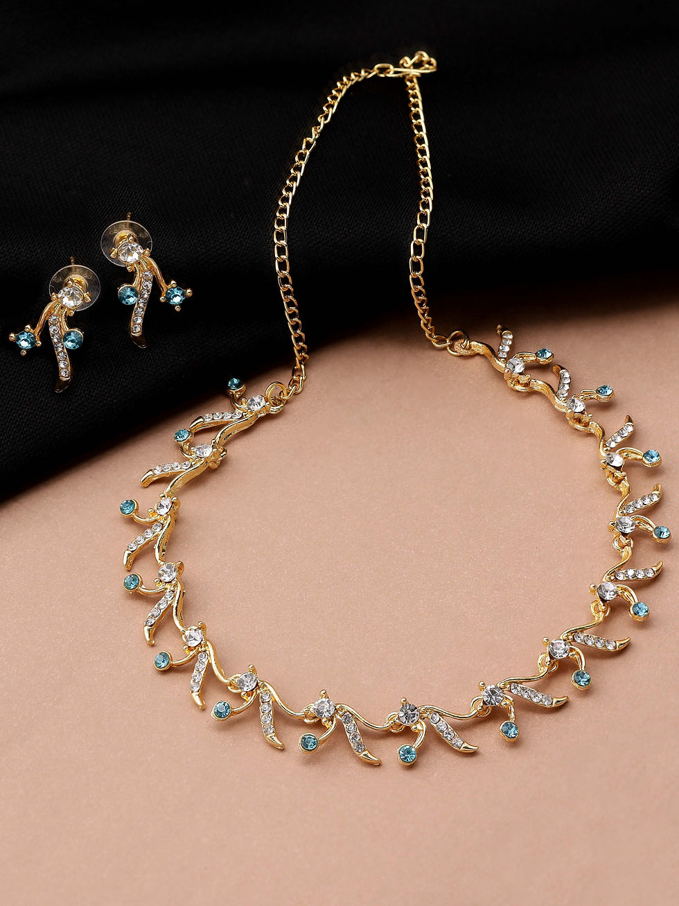 थंबनेल: Stone Necklace