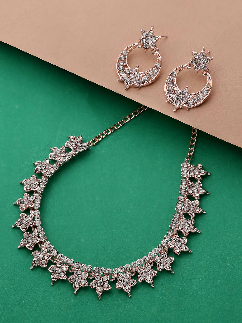 थंबनेल: Stone Necklace