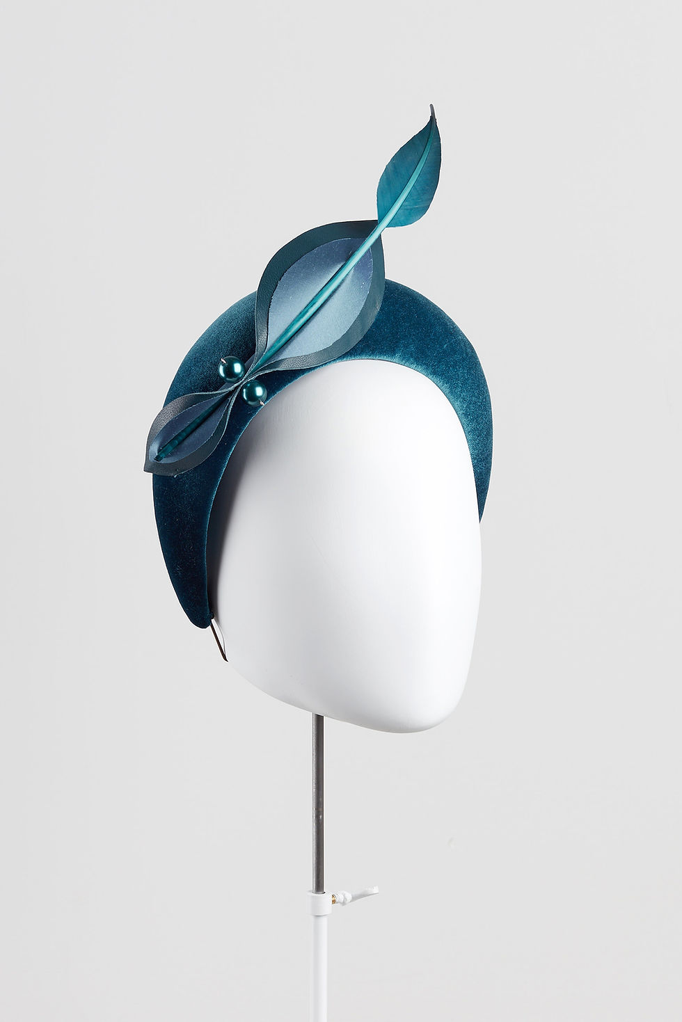 Thumbnail: Keomi velvet bandeau headband hairband with abstract bow and feather