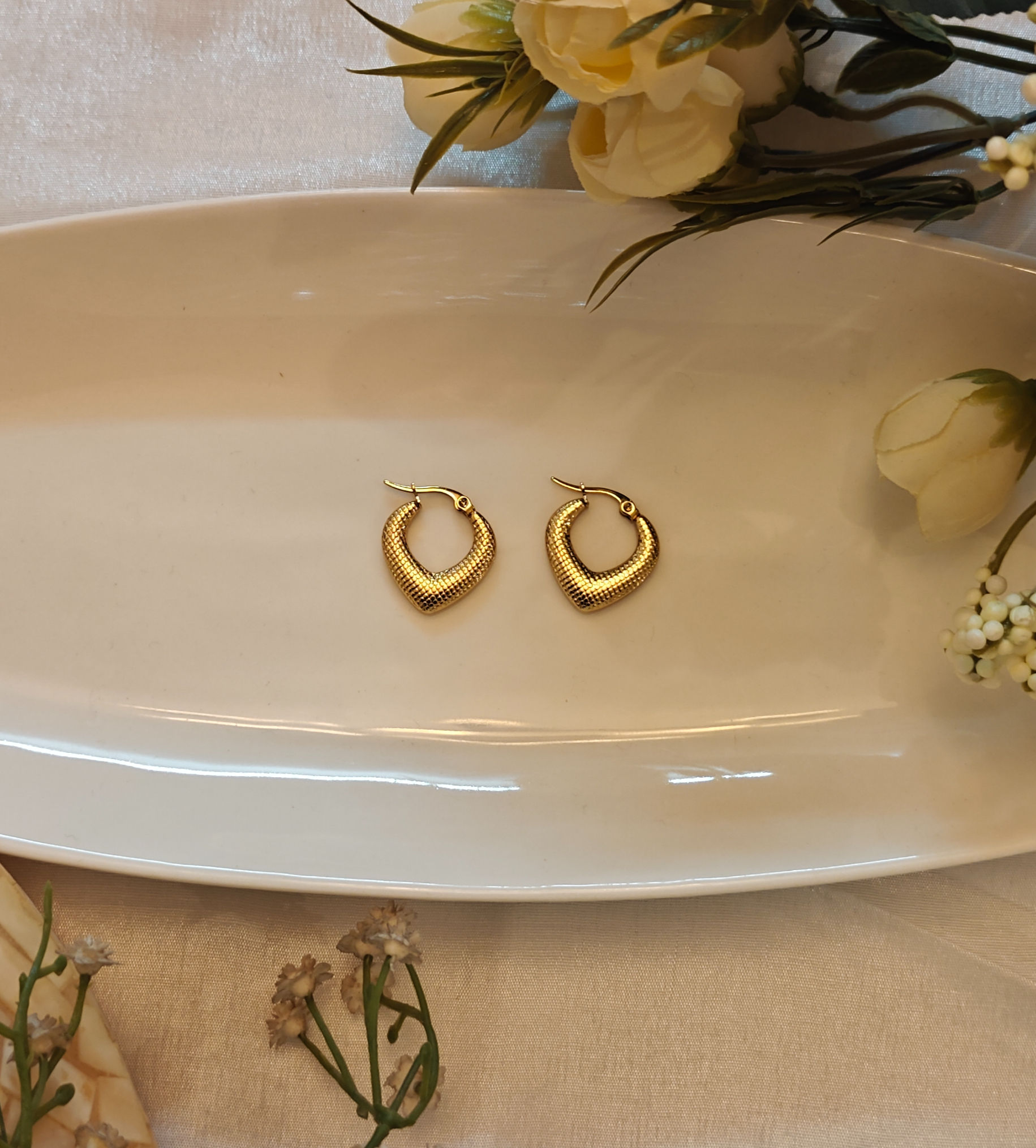 Small Dotted Pointed Heart Earrings