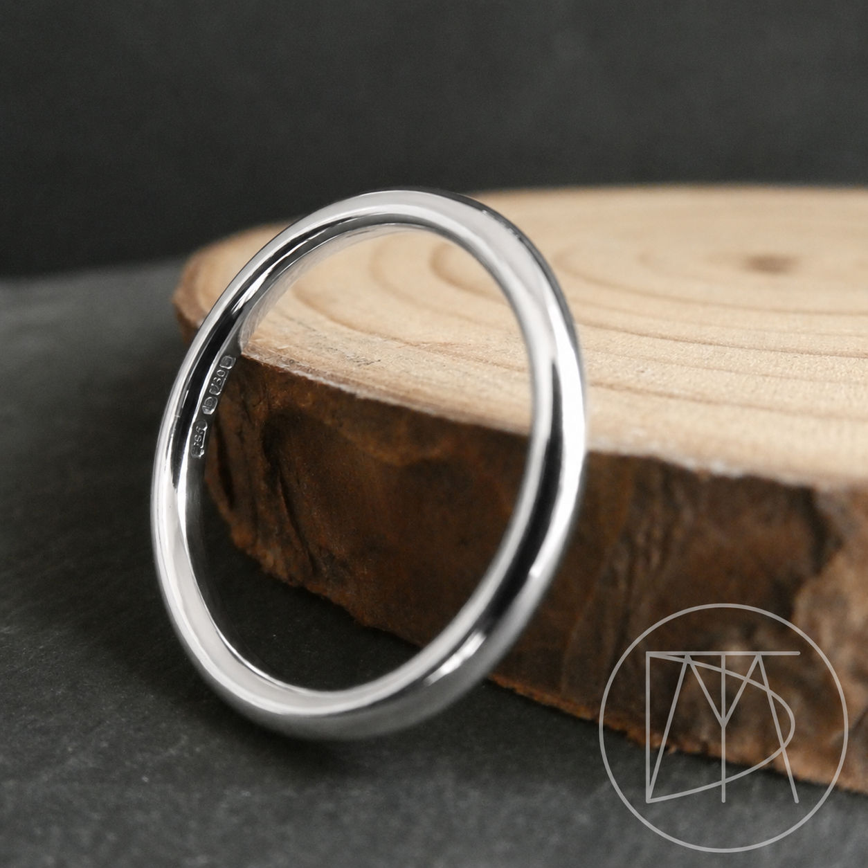 Hidden Ashes Ring - 2mm
