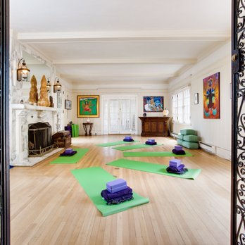 onaledge room.jpg