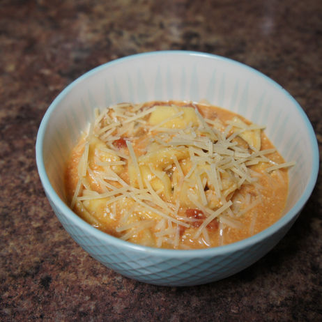 Slow Cooker Tomato Tortellini Soup