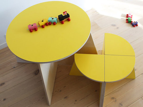 CIRCLE: TISCH MIT HOCKERN | smalldesign