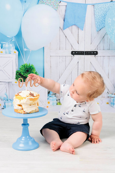 Cake smash photo shoot hampshire photographer.jpg