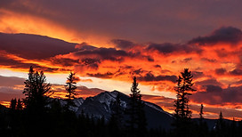 Dramatic Sunset over the Mountains