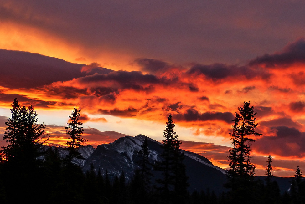 Dramatic Sunset over the Mountains