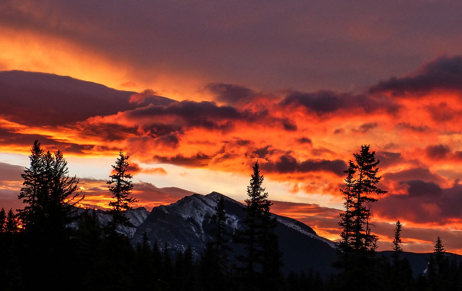 Drammatica Tramonto sulle montagne
