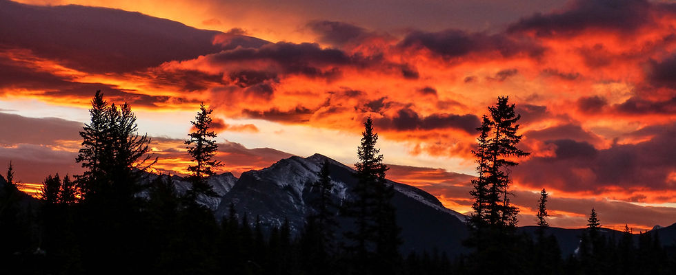 Dramatic Sunset over the Mountains