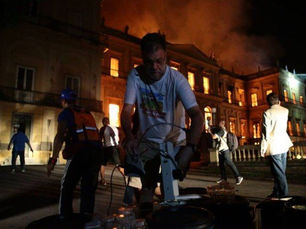 Incêndio destrói 200 anos de história do Museu Nacional.