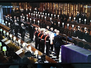 Reino Unido se despediu do príncipe Philip em cerimônia discreta e com protocolos devido a pandemia