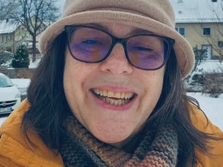 Brasileira conquista público no Youtube com canal que apresenta vilarejos encantadores da Alemanha