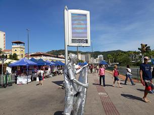 Vestido de Tinta. Leia a crônica de Léo Borba