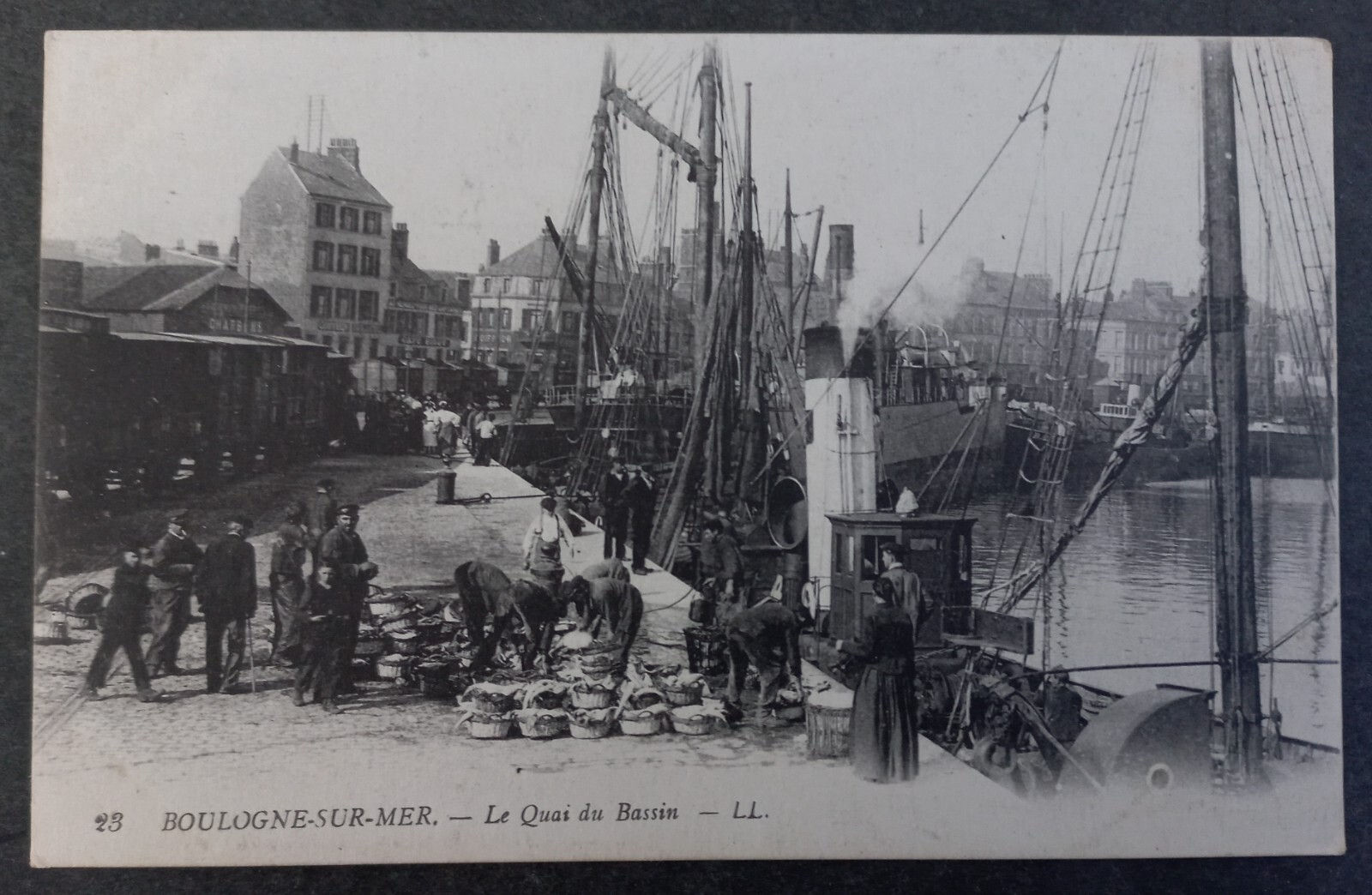 Undated France Postcard-The Dock of the Basin Unused No stamp