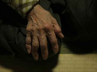 おばあちゃんの手