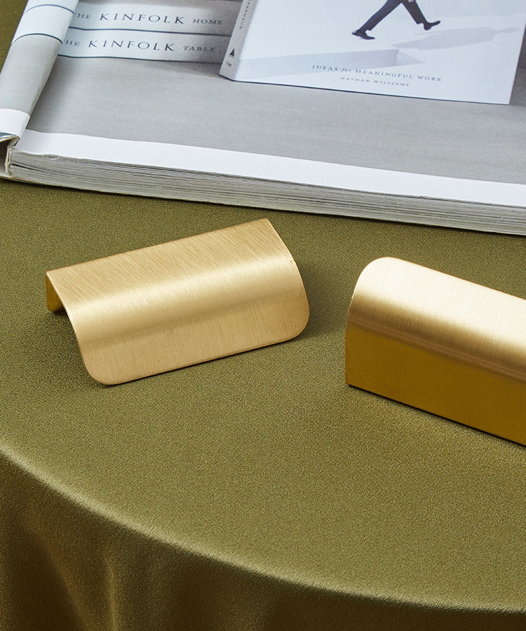 Thumbnail: CINDY HANDLE