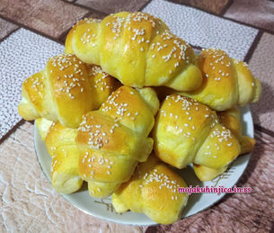 KIFLICE SA JOGURTOM I SIROM