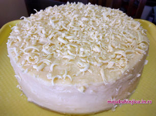 TORTA OD PALAČINKI I BELE ČOKOLADE