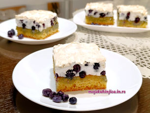 KOLAČ SA BOROVNICAMA