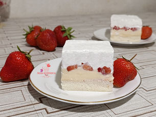 LEDENE KOCKE SA JAGODAMA