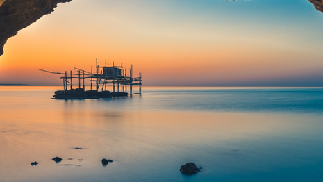 trabocco di punta aderci al tramonto