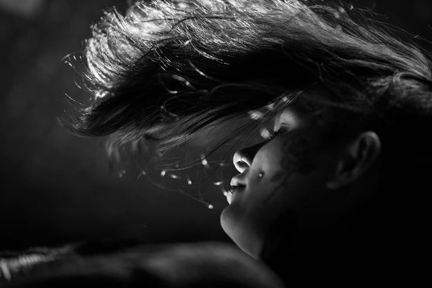 Bild zeigt eine Person. Inhaltlich schwer in Worte zu fassen.