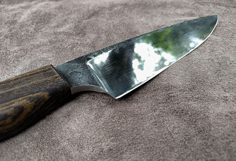 hervorragend gearbeitetes Kochmesser mit Hammerschlagoptik von Jonas Tamme