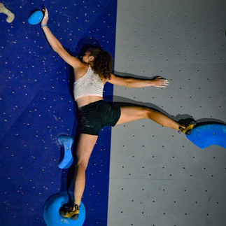 Laurie-Lise Philippon utilise les crèmes BOMA pour la peau des mains en compétition d'escalade.