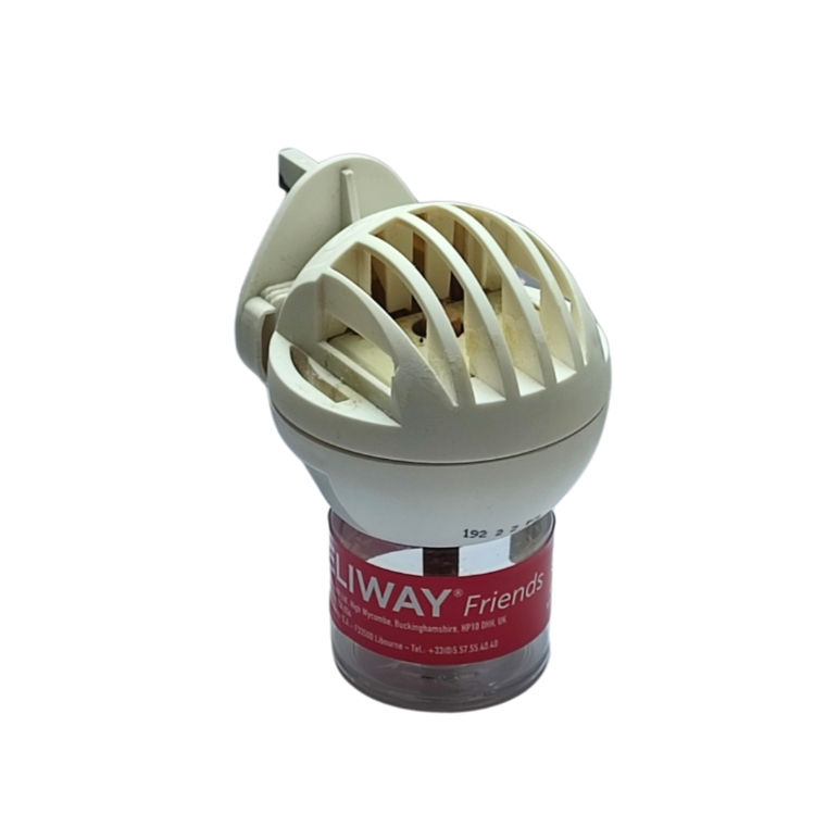 Feliway Friends Pheromone Diffuser Starter Kit.