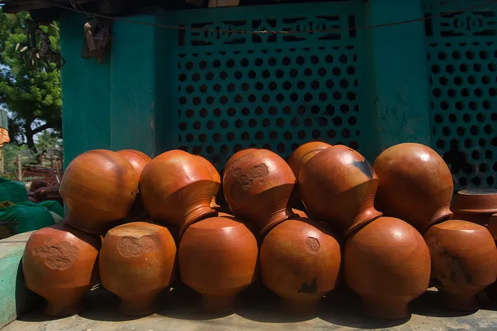 finished pots arranged in a street of manamadurai