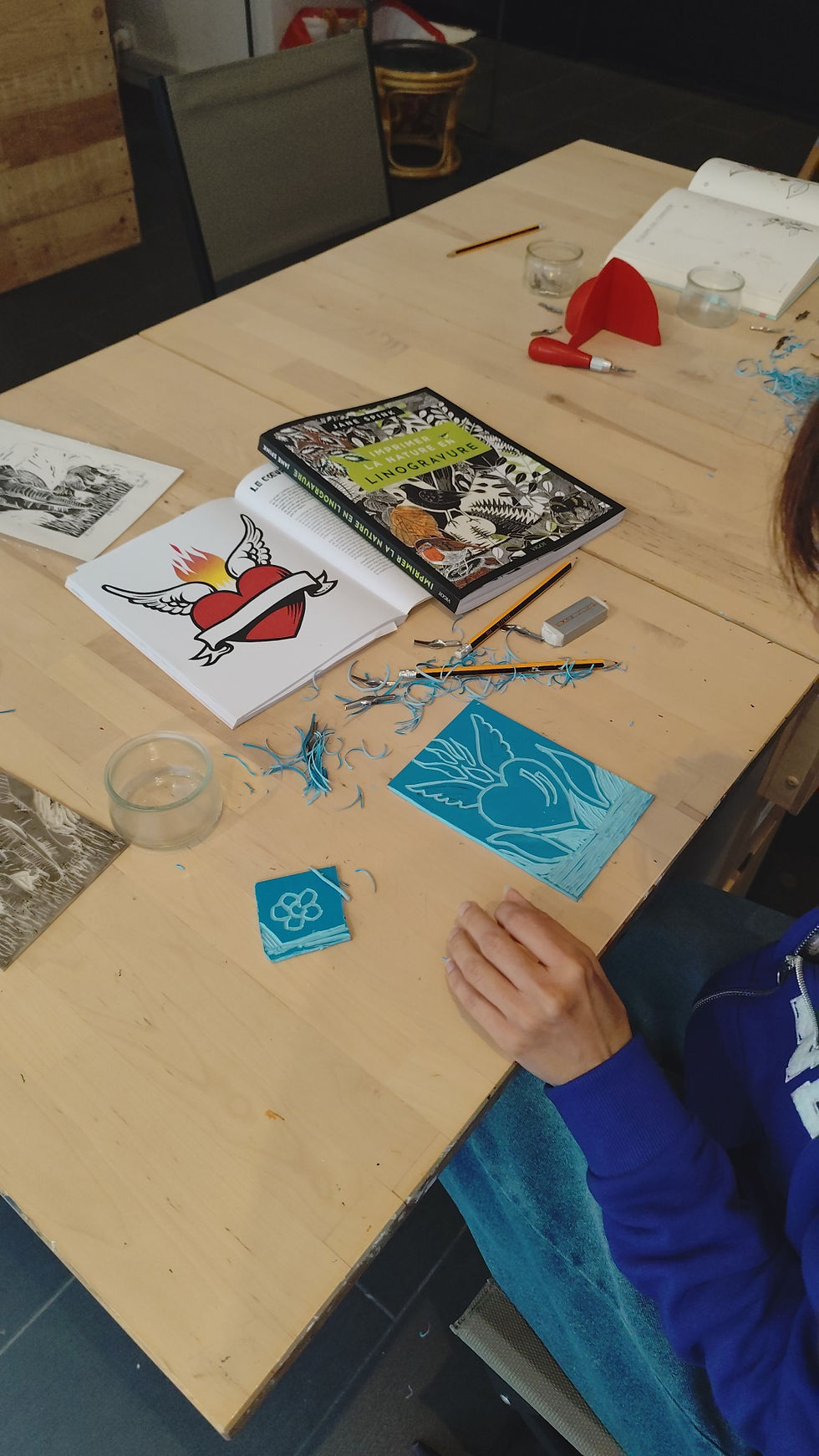 🎨ENJOY ! Atelier Découverte Linogravure – Crée tes propres motifs avec Bénédicte