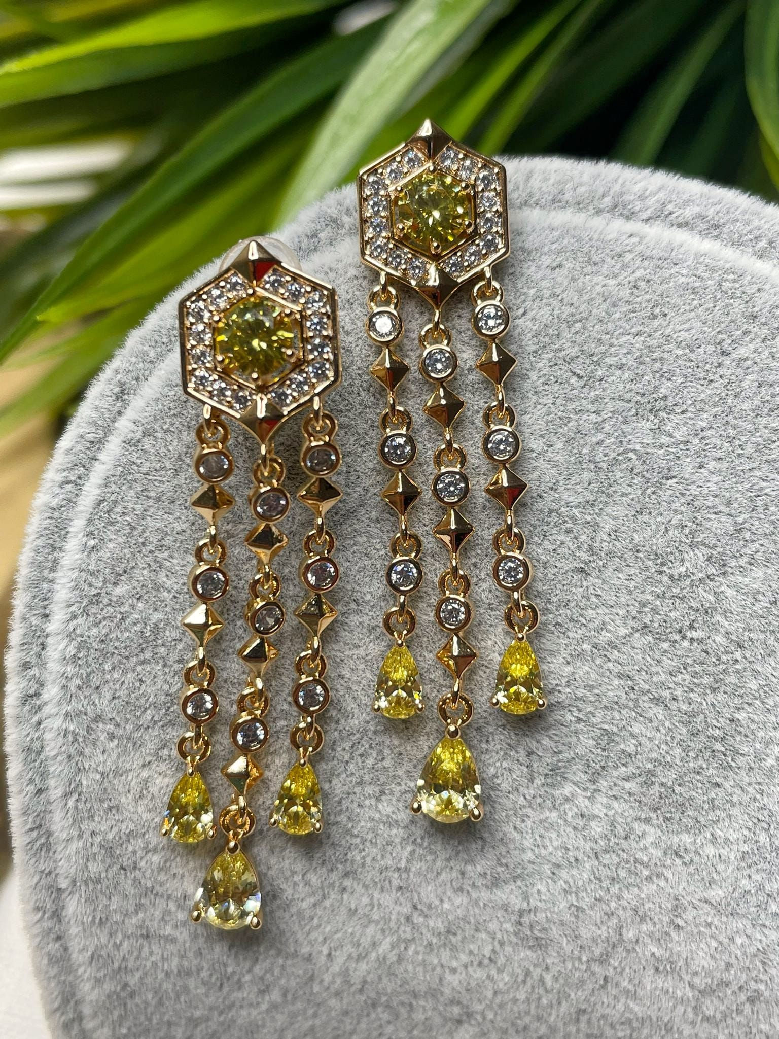 Vip Sarı Taş Sallantılı Küpe