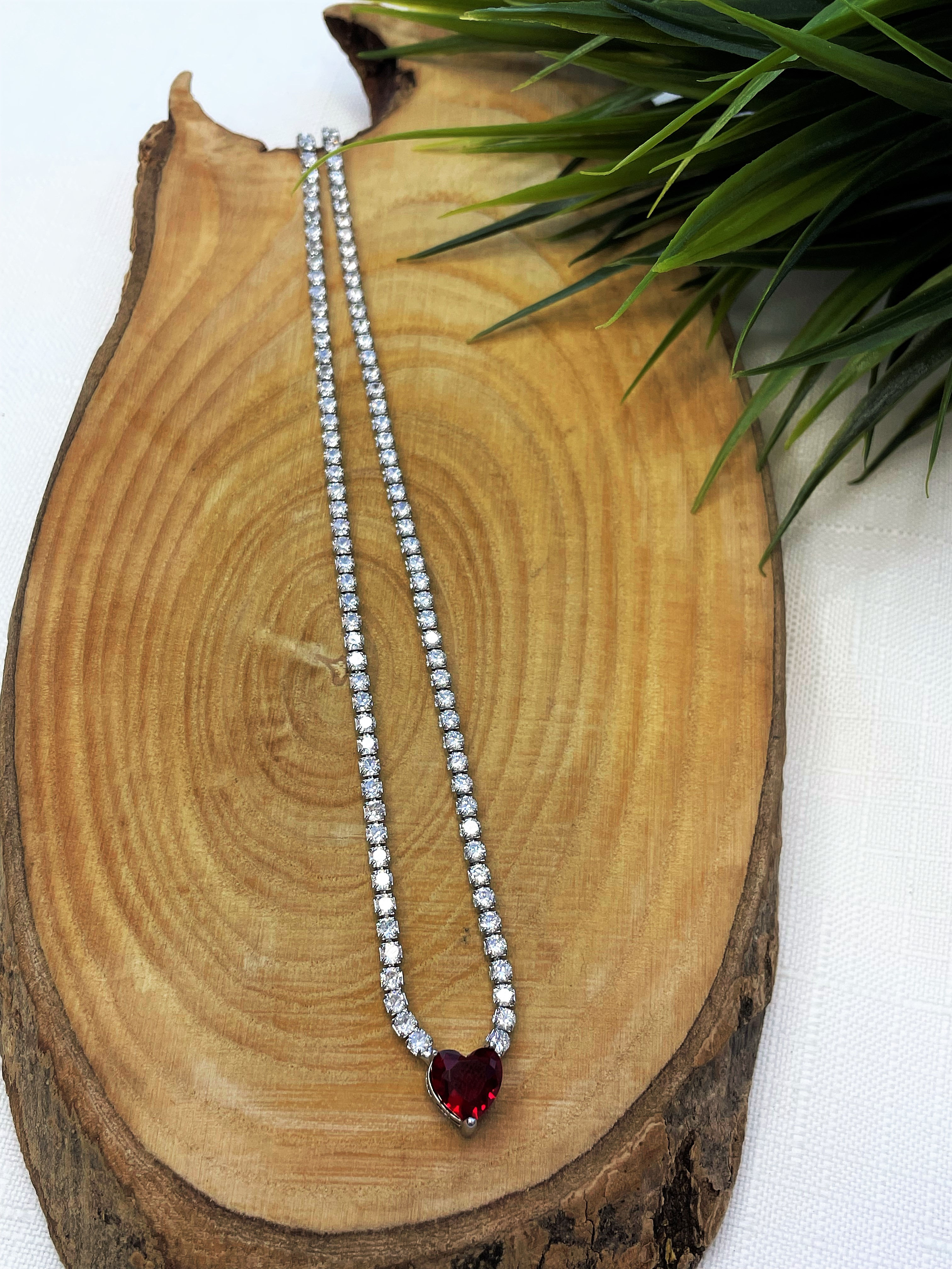 Kırmızı Kalp Taşlı Suyolu Kolye