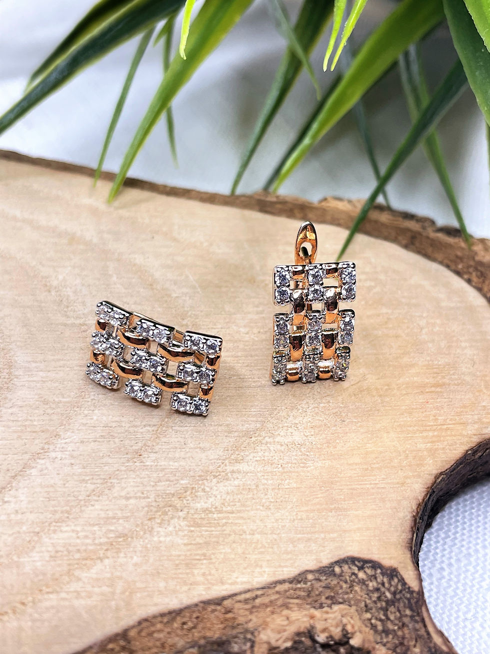 Xuping Zirkon Taş İşlemeli Küpe