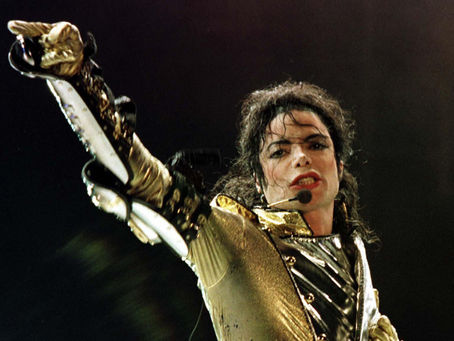 Un guardaespaldas de Michael Jackson revela por qué el 'rey del pop' llevaba máscaras y cint