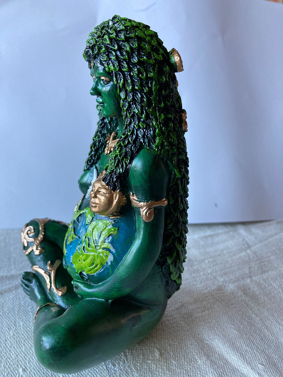 Miniatyrbild: Staty Mother Earth