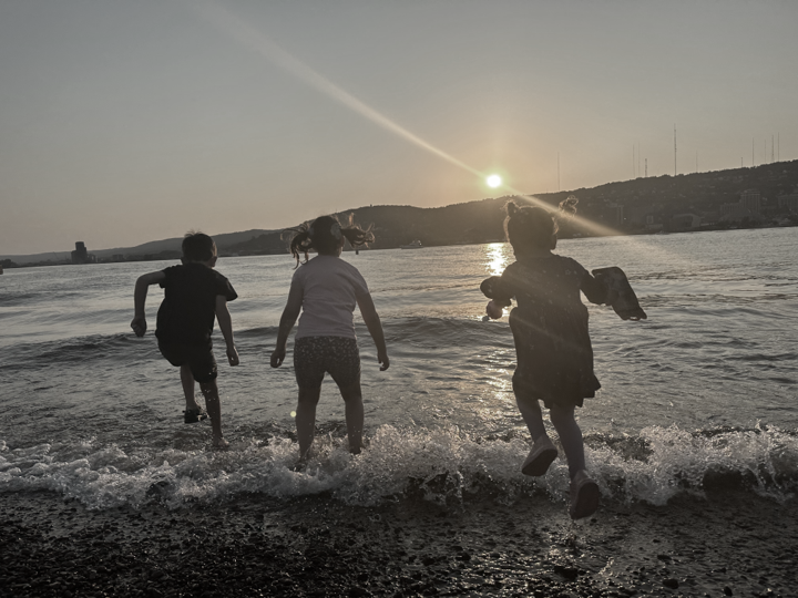 jumpinglakesuperior.png
