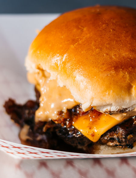 ashleystanleyphotography_bettysbombassburgers_teambitches-23.jpg