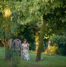Hôtes heureux Hors-série en Périgord Couple main dans la main.jpg
